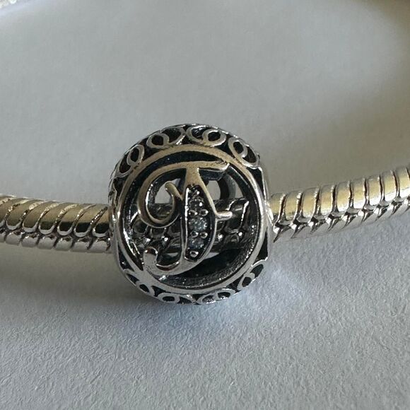 Authentic Pandora Silver Charm Initial Letter F - Picture 1 of 3